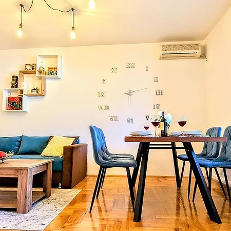 Spacious & Attractive 600m-7minuta Hoda Od Centra, Mogucnost Za Parking-apartmani-nsmilos